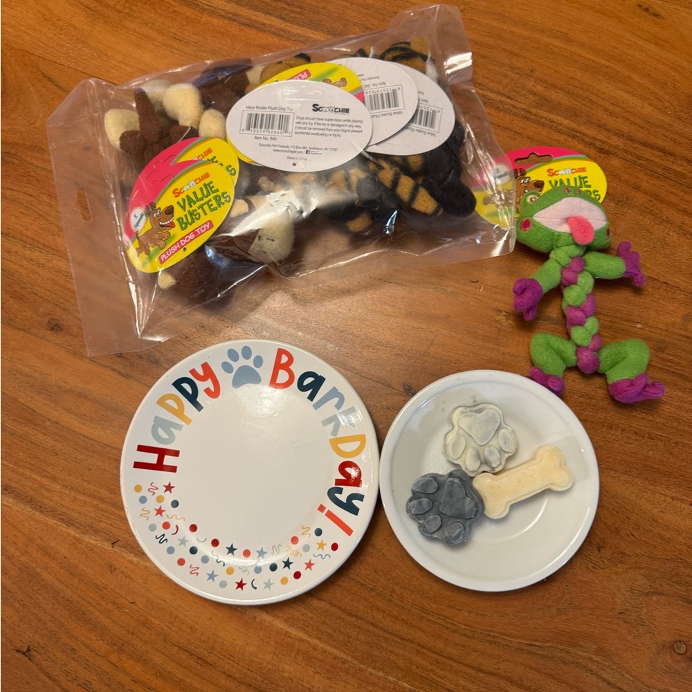 Dog Lovers Plates/Accents & Dog Toys